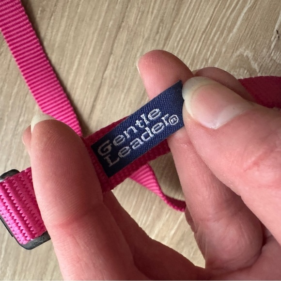 PetSafe Gentle Leader Padded No Pull Dog Headcollar size medium pink - Picture 5 of 7